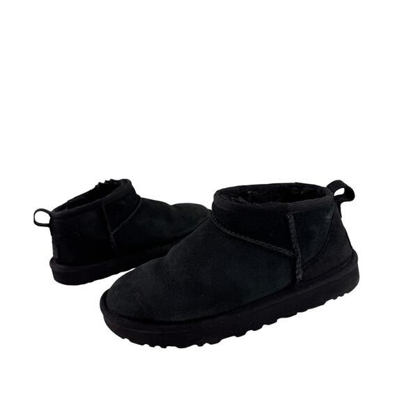 UGG Classic Ultra Mini Women's Bootie 6 Black Suede Slip-On Ankle Boot 1116109 - Picture 1 of 8